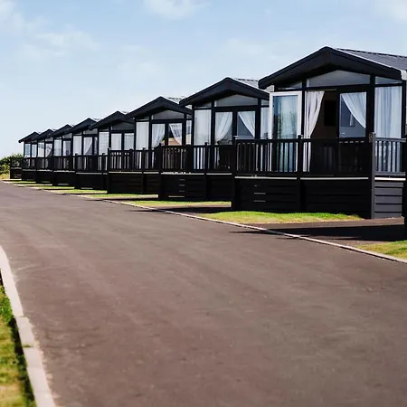 Green Meadows Country Park פארק נופש Harker