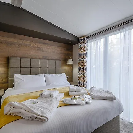 פארק נופש Green Meadows Country Park