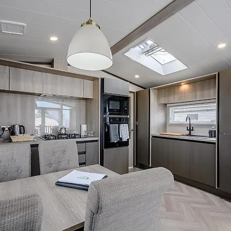 Tatil parkı Green Meadows Country Park *