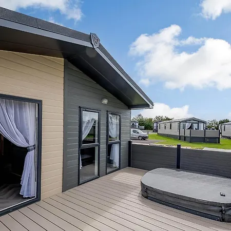 Green Meadows Country Park Tatil parkı