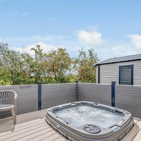 Tatil parkı Green Meadows Country Park *